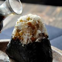 Zdjęcie dania Onigiri z kiełkami
