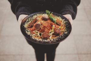Zdjęcie dania Cukiniowe spaghetti napoli z klopsikami